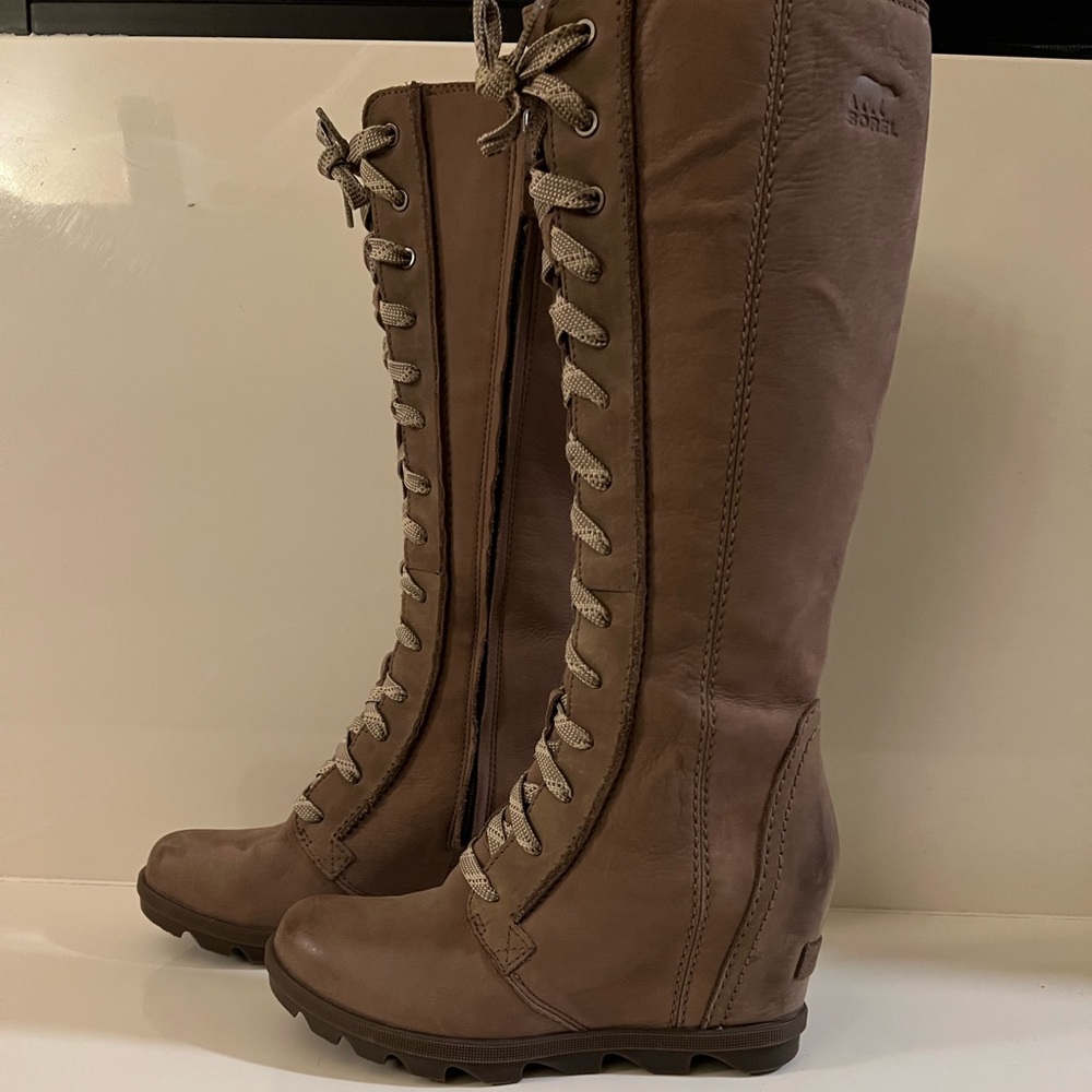 Stylish Sorel Beige Lace-Up Knee-High Size 8 Wedge Boots - Picture 2 of 4